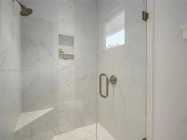 545 SW Indianola St — Photo 21