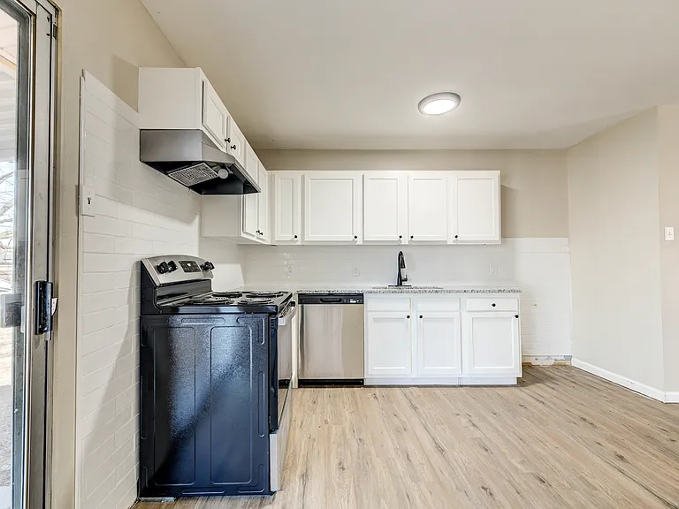 8435 Bridle Spur Dr — Photo 17