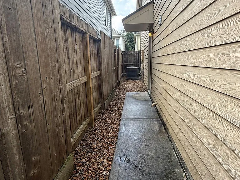 1421 W 26th St #D — Photo 18