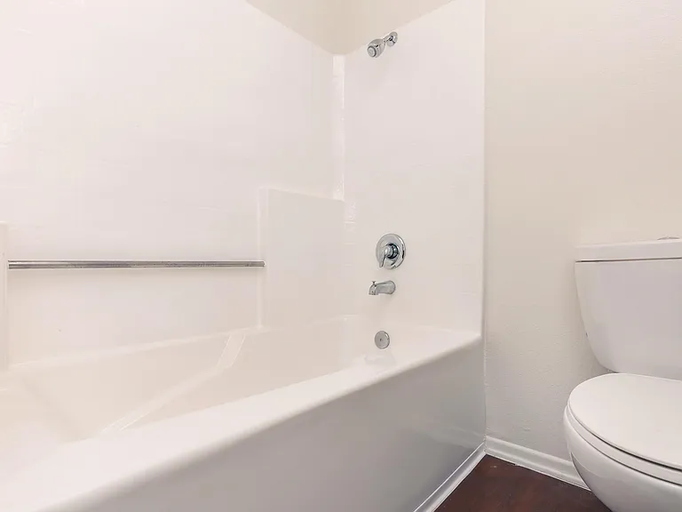 Emerald Court Apartment Homes — Photo 25
