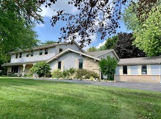 W276S3255 Burnell Dr, Waukesha, WI 53189