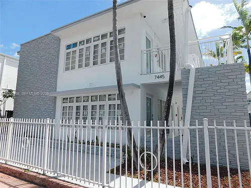 7445 S Harding Ave #210 Photo 1