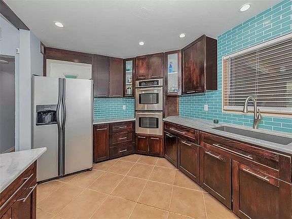 4th image of 204 Silver Lake Dr
