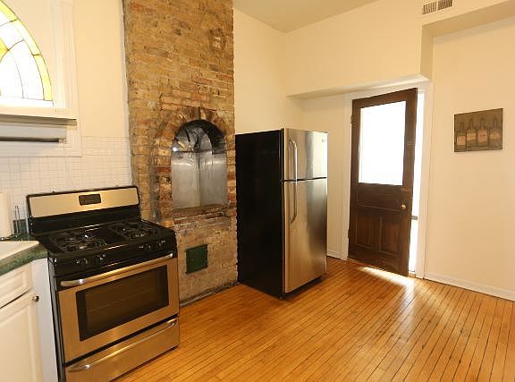4th image of 931 W Newport Ave APT 3