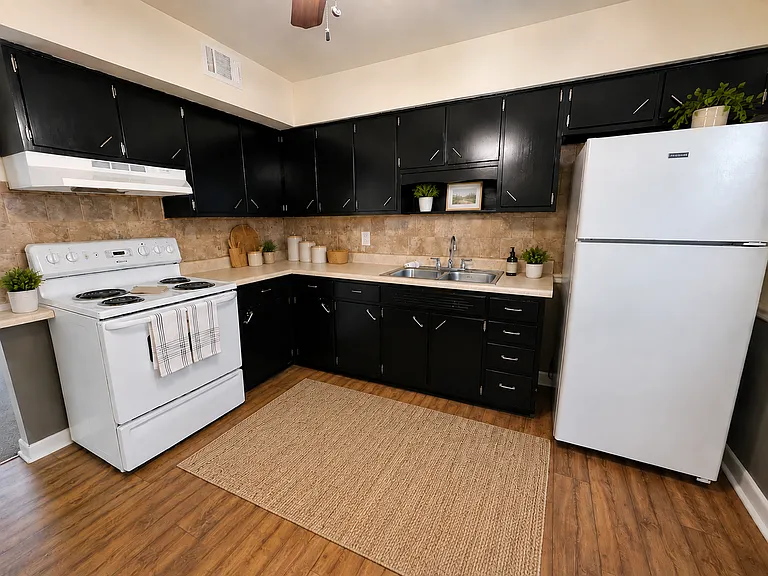 Mayfair Apartments — Photo 112