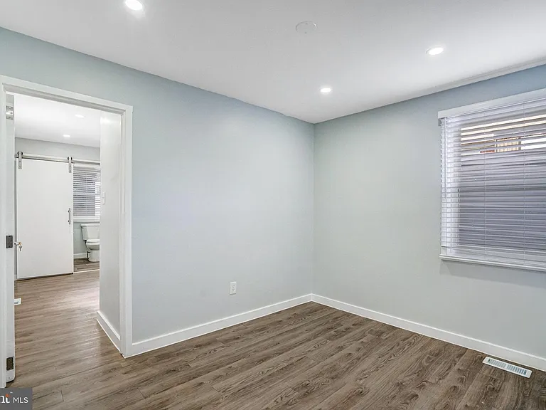 3120 Chepstow Ln — Photo 12