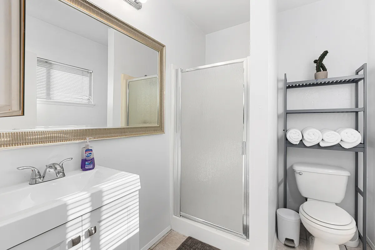 2 bed, 800 sqft, $3,100 — Photo 2