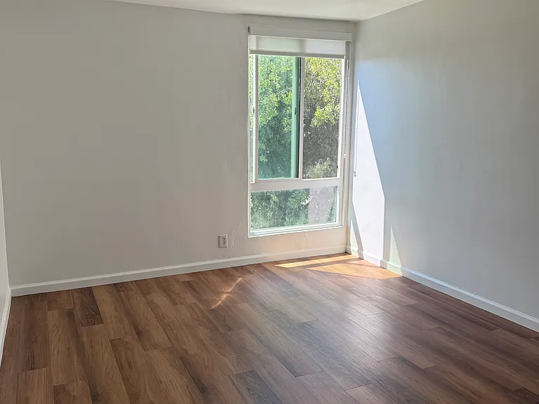 952 Maltman Ave #11 — Photo 2
