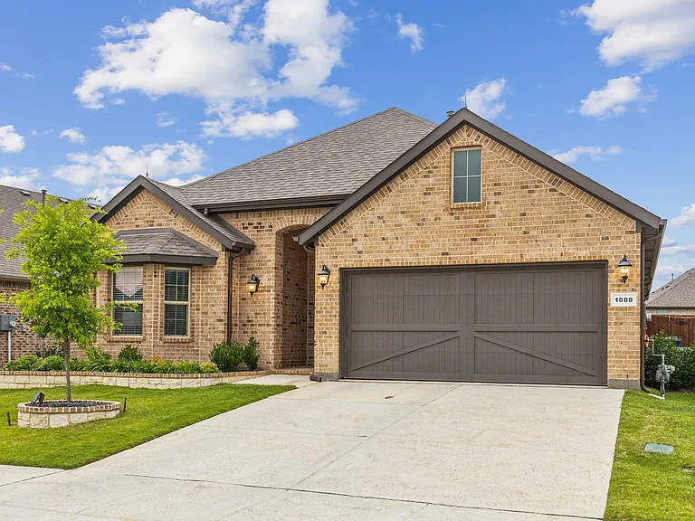 1008 Westwood Ln — Photo 2
