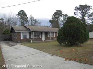 205 Deerwood Dr, Hinesville, GA 31313