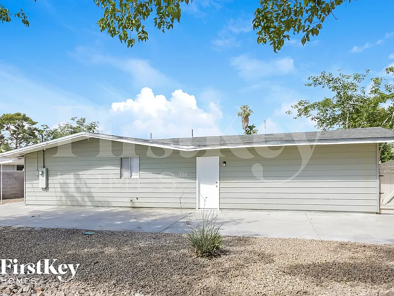2552 Masters Cir — Photo 15