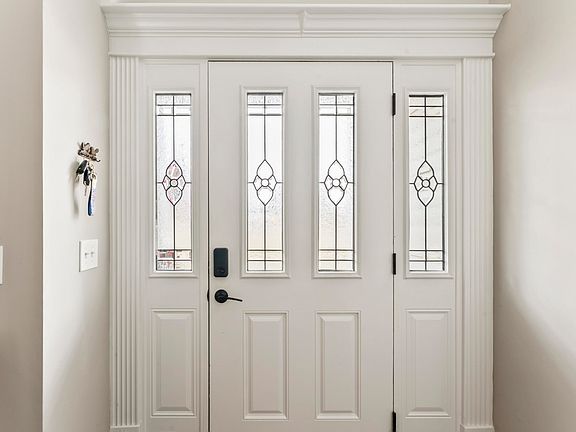 5th image of 16 Gwendolyn Way