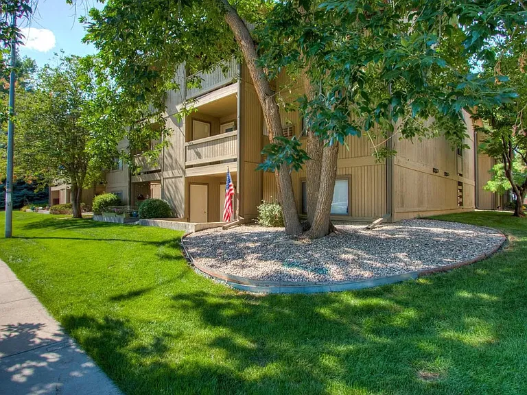 710 City Park Ave — Photo 1
