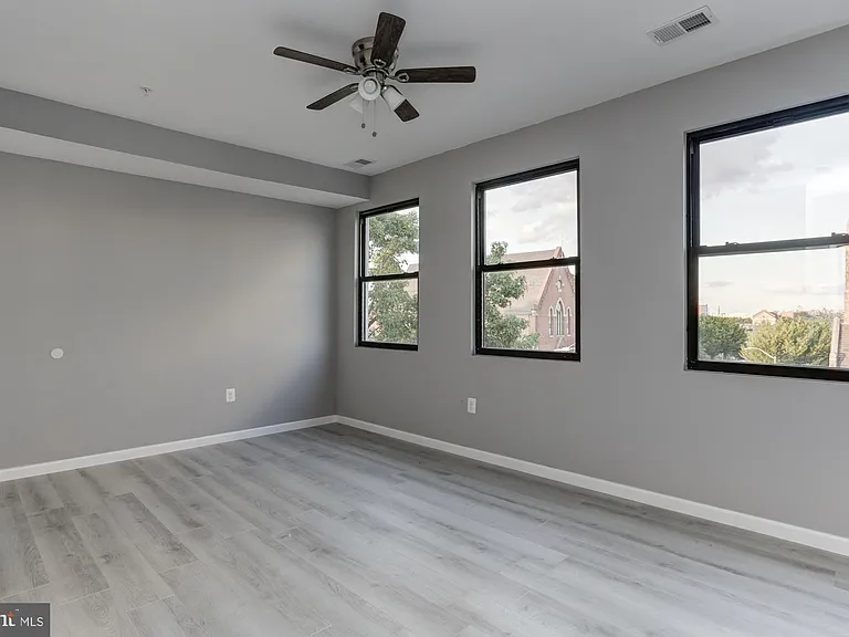 400 Highland Ave #402 — Photo 10