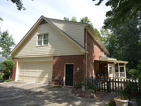 3rd image of 168 Kestwick Dr E