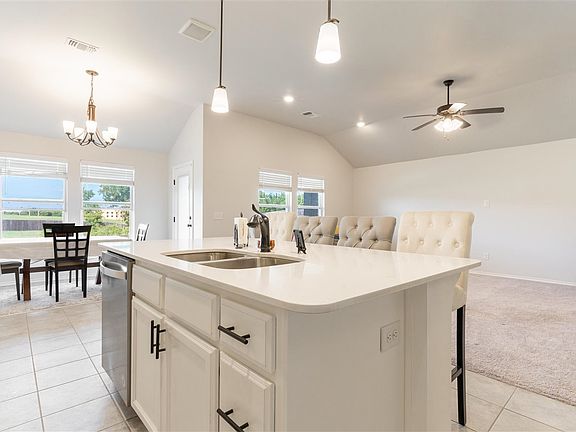4th image of 4214 W Country Club Dr