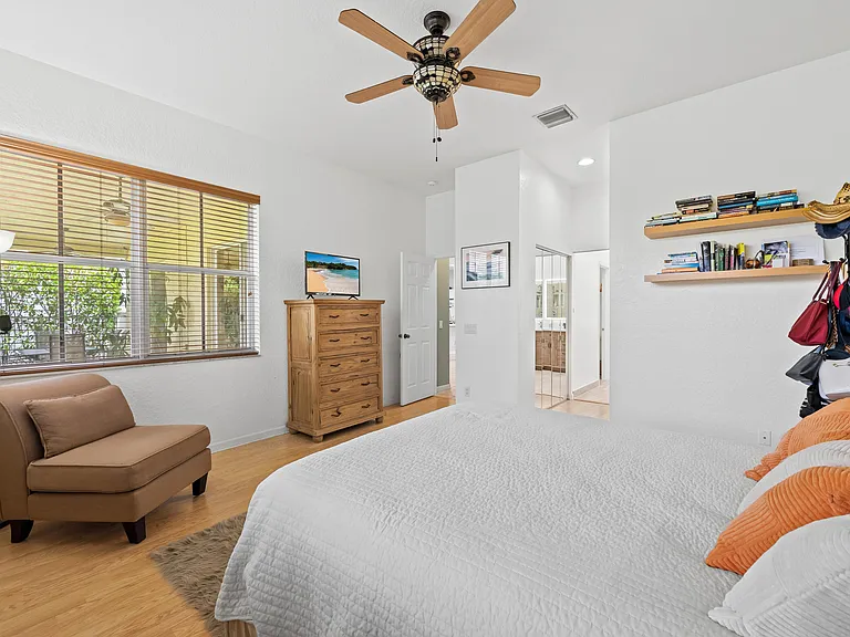 828 Vanda Ter — Photo 15