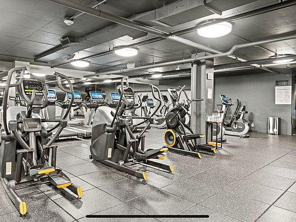 4th image of 555 4th St Unit 621