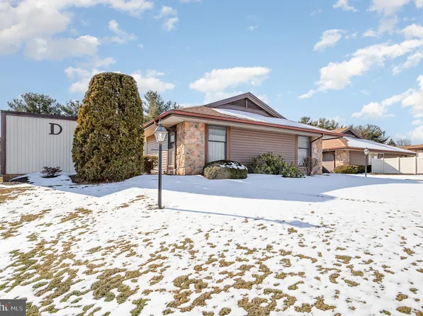 1884 Azalea Dr #D-3, York, PA 17408