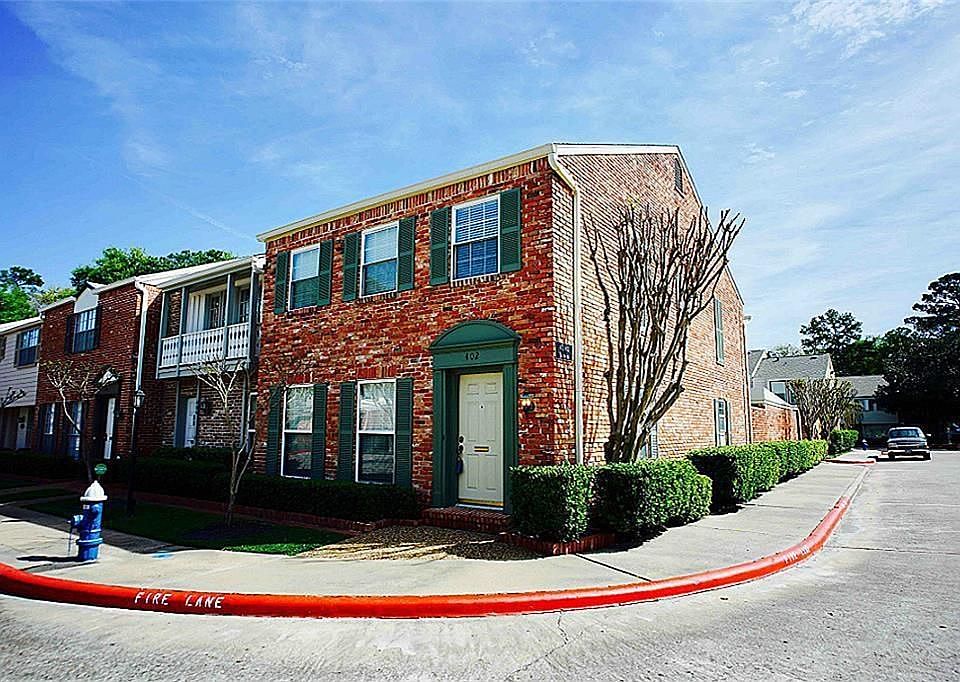 1st image of 402 Bendwood Dr