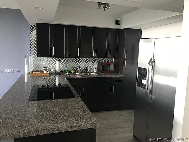 1st image of 100 Bayview Dr APT 923