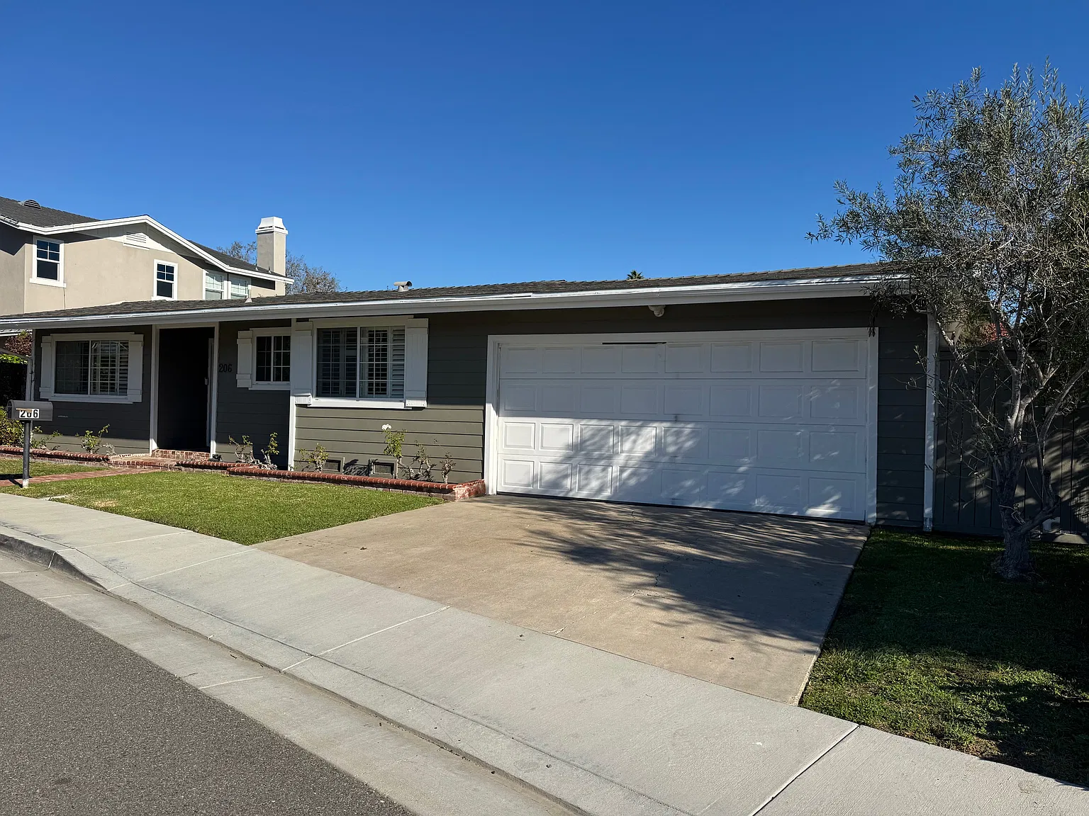 3 bed, 1350 sqft, $6,200 — Photo 1
