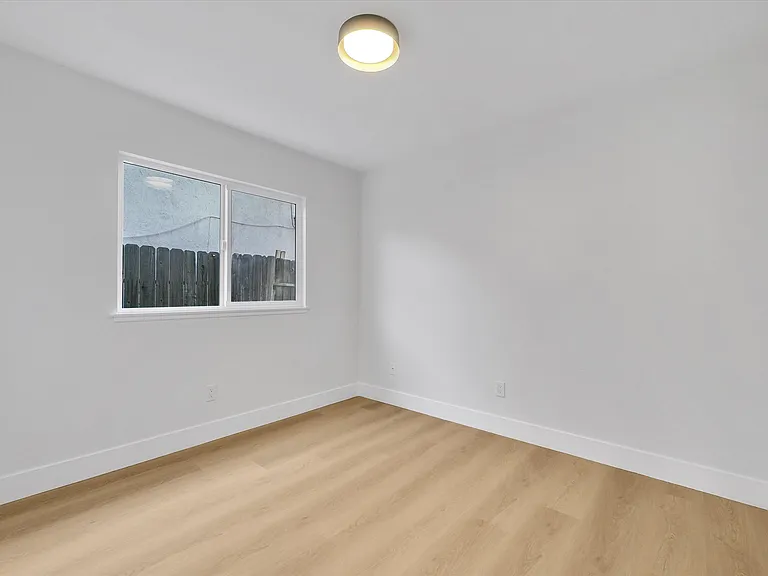 1052 W Quince St — Photo 6