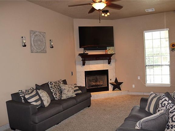 3rd image of 604 SW 149th Pl