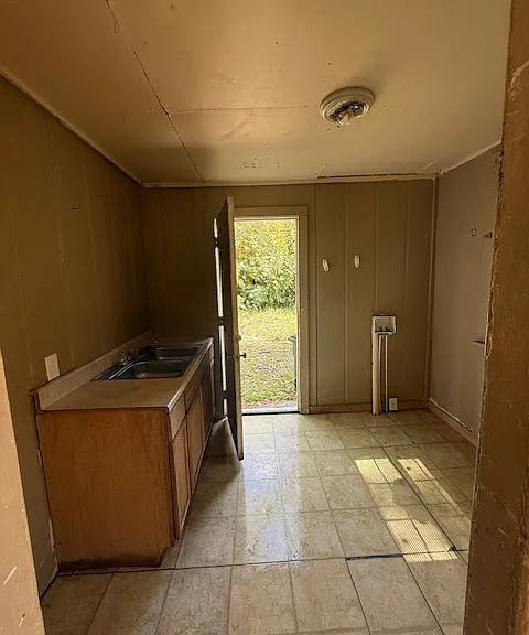 5818 Comish Dr — Photo 2