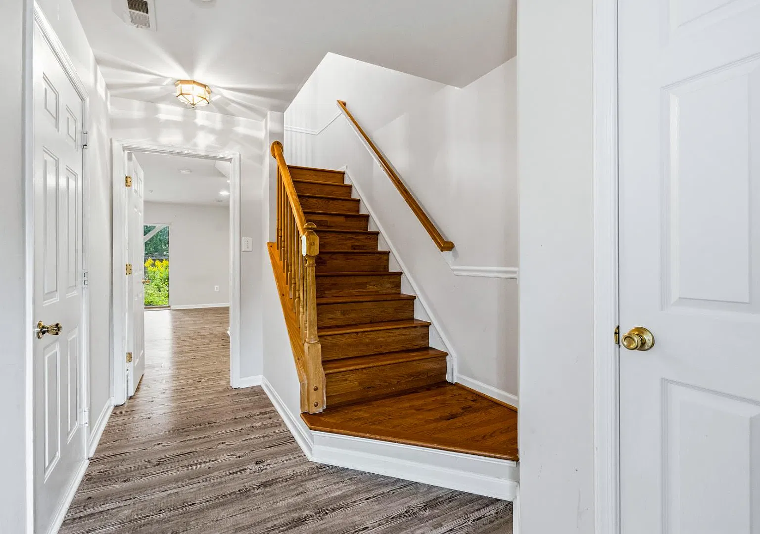 2461 Lakeside Dr - 2461 — Photo 3