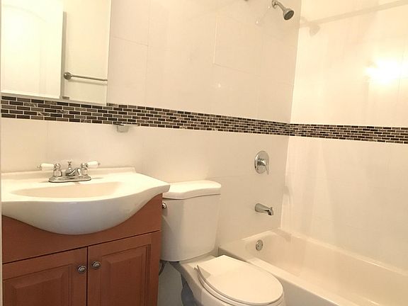4th image of 4650 Matilda Ave