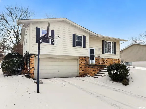 2232 W Warwick Dr, Peoria, IL 61614