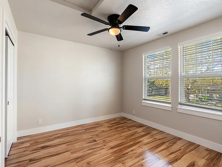 1701 S Robert St — Photo 17