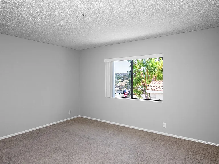 404 E Birch St — Photo 51