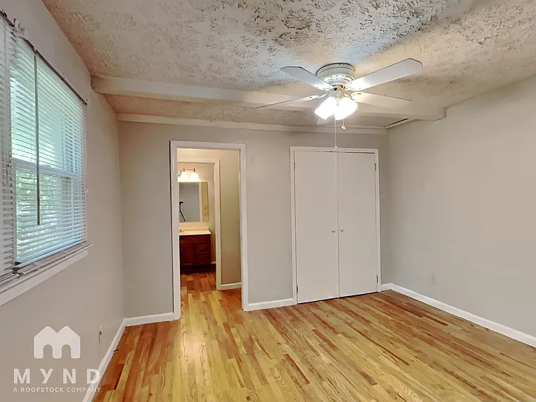 668 Scott Cir — Photo 11