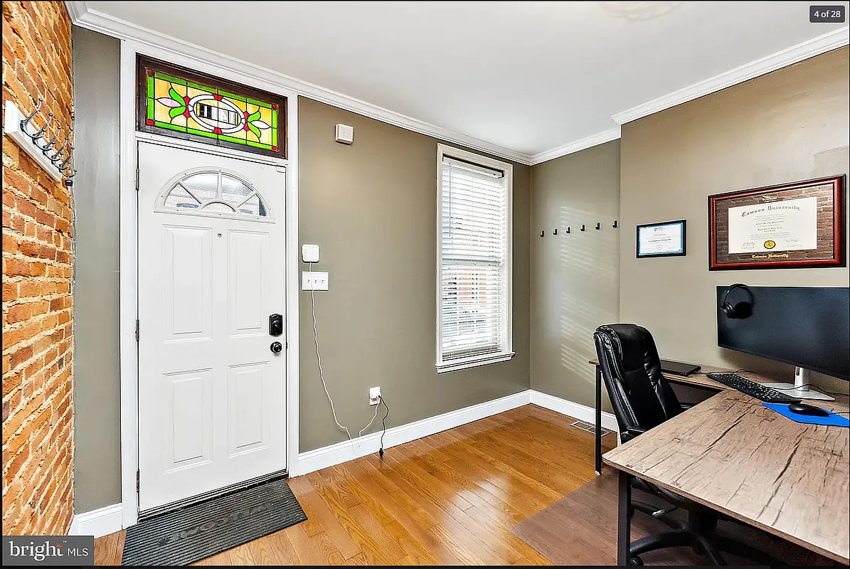 1 bed, 1.5 bath, 1330 sqft, $1,150 — Photo 2