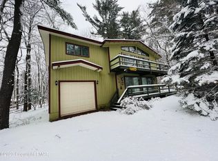 238 Champlain Dr, Tobyhanna, PA 18466