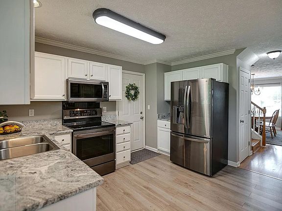 Granite counter tops, Kitchen, Stove, Microwave, Refrigerator
