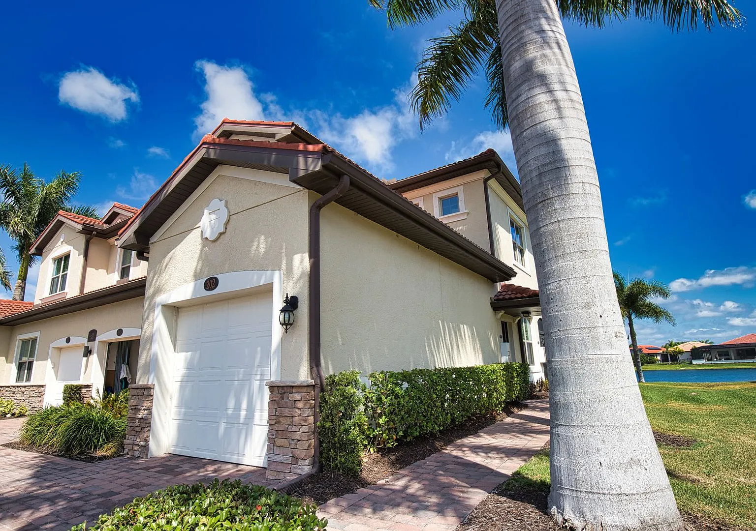 Annual 2nd Floor Condo with Community Lake views - in Toscana Isles Community Minutes from the ne... — Photo 4
