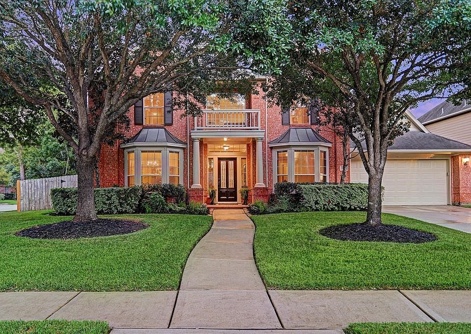 Welcome home.  Corner lot with pool/spa and so much more!