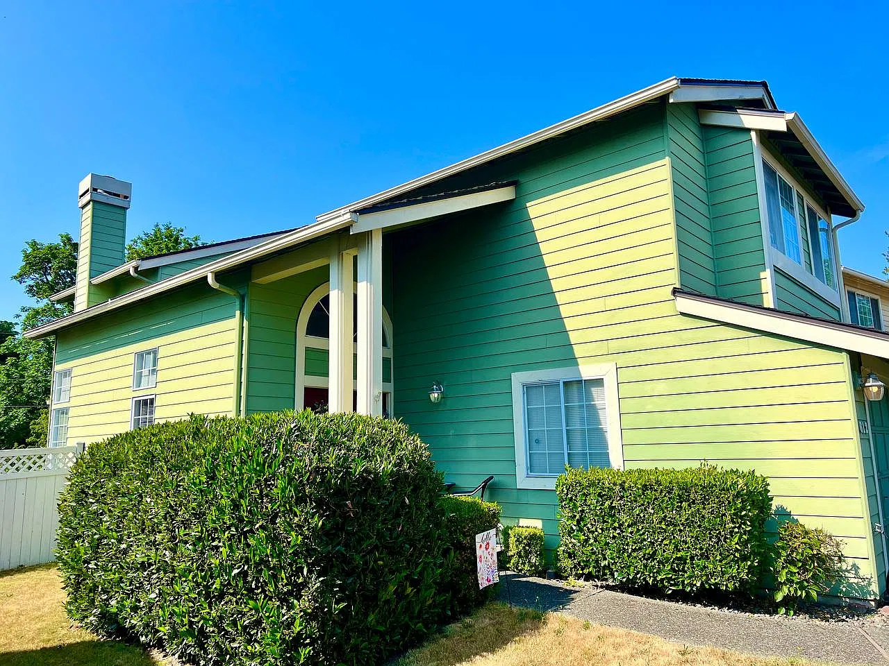 3 bed, 2.5 bath, 2300 sqft, $3,295 — Photo 3