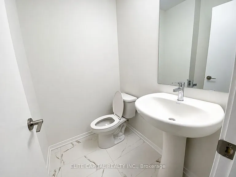 100 Honeycrisp Cres #Townhouse 351 — Photo 6