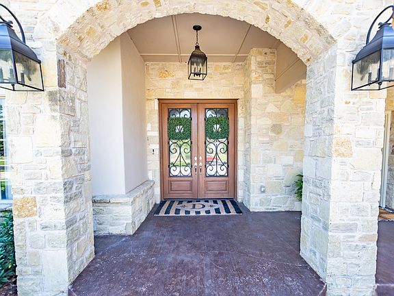 DOUBLE FRONT DOOR ENTRY