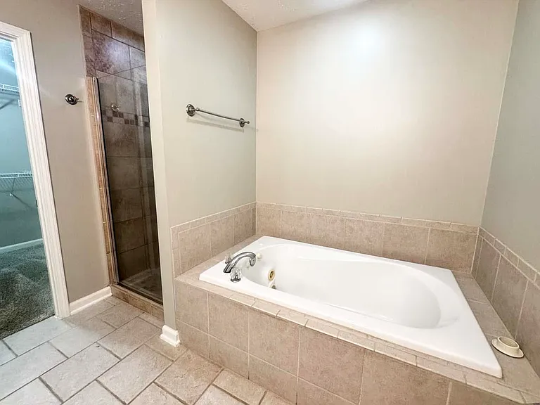 603 Aberdeene Ct — Photo 14