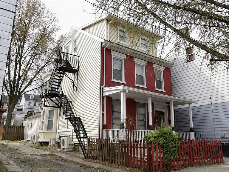 1020 Ferry St #1 — Photo 1