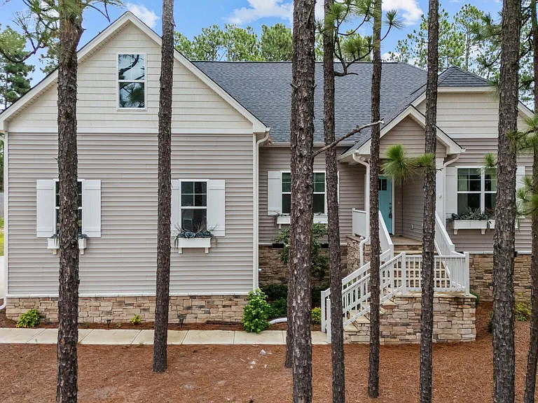 428 Gretchen Rd — Photo 2