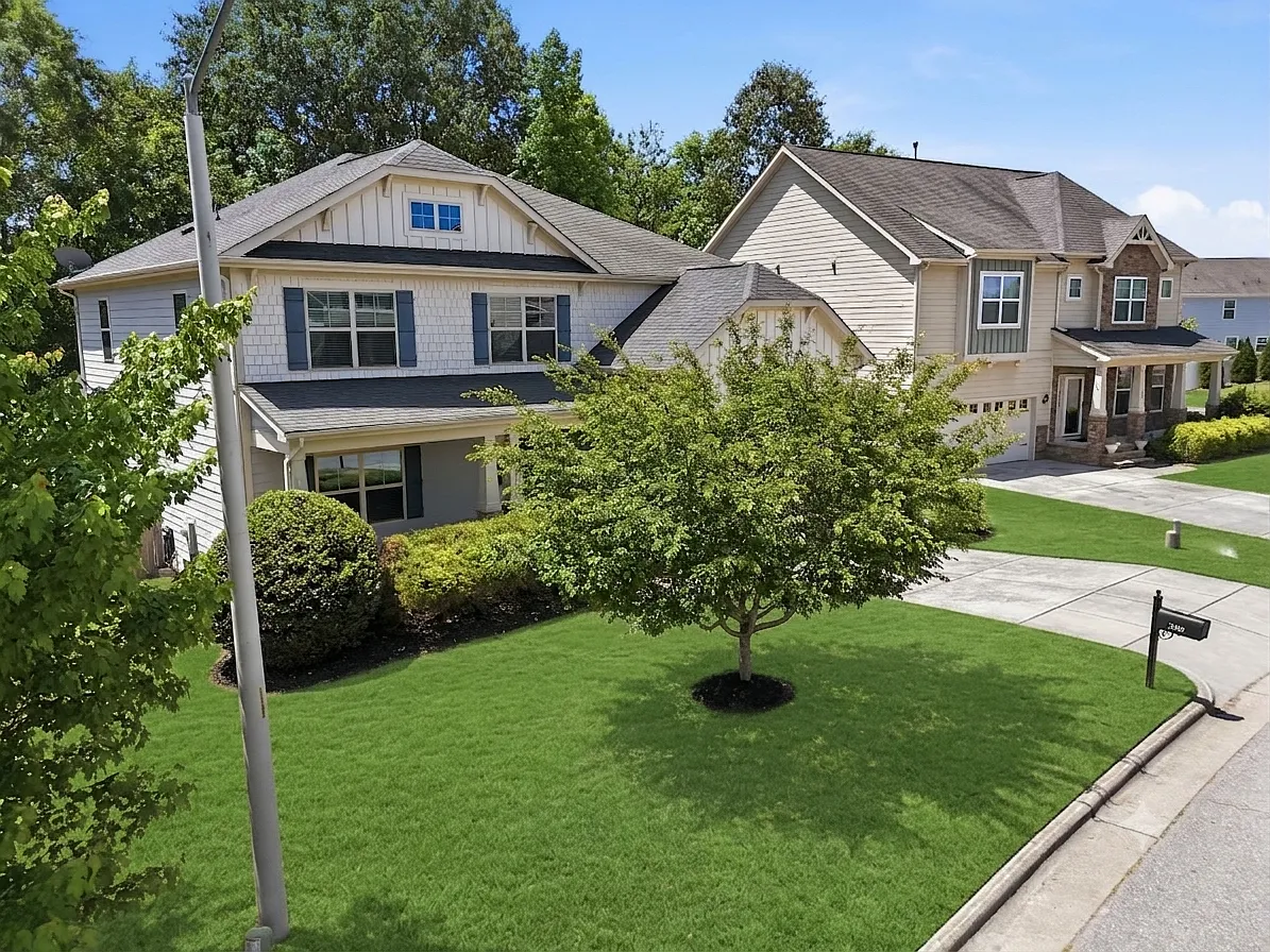 6 bed, 3.5 bath, 3265 sqft, $3,600 — Photo 2