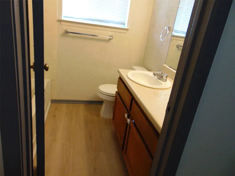 508 Burlwood Ct — Photo 10