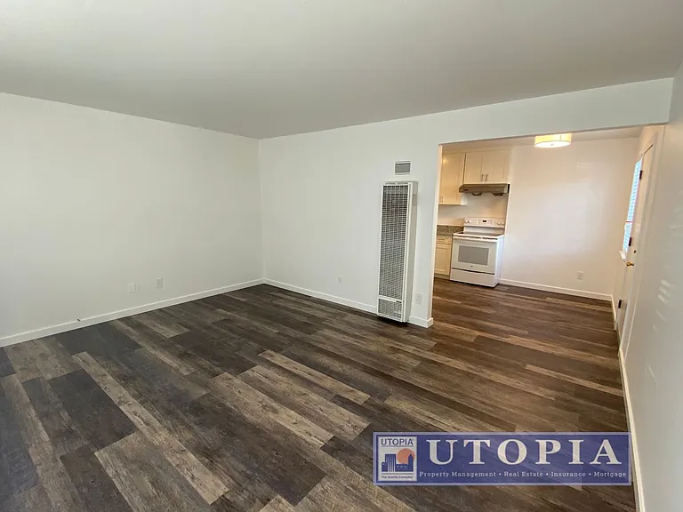 SCZ T 318 Laurel Street — Photo 9