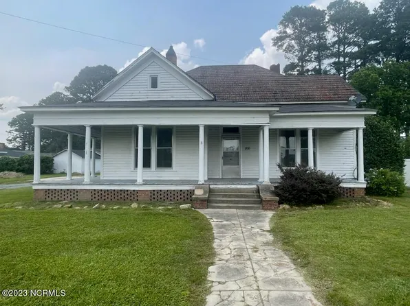 206 W Blalock Road, Lucama, NC 27851